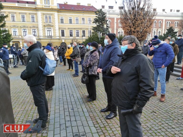 Credincioșii la slujba de Bobotează de la Catedrala Ortodoxă din Cluj-Napoca