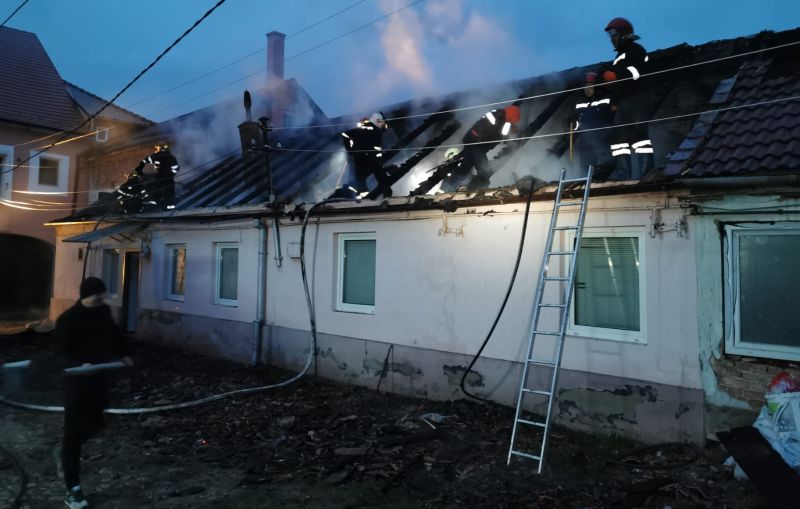 incendiu acoperis casa