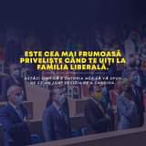 Kan een afbeelding zijn van een of meer mensen, staande mensen en de tekst 'ESTE CEA MAI FRUMOASĂ PRIVELIȘTE CÂND TE UIȚI LA FAMILIA LIBERALĂ. ASTĂZI SIMT CĂ E DATORIA MEA SĂ VĂ SPUN DE CE AM LUAT DECIZIA D DEA CANDIDA.'