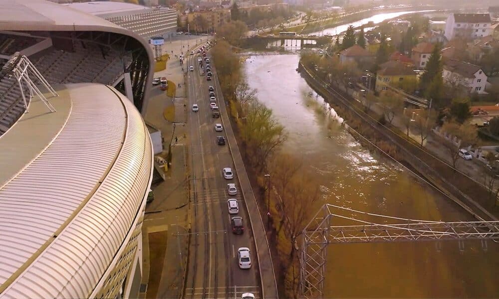 trafic rutier stadion polivalenta masini.jpg