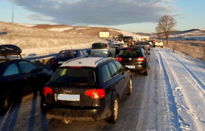 trafic blocat zapada polei coloana.jpg