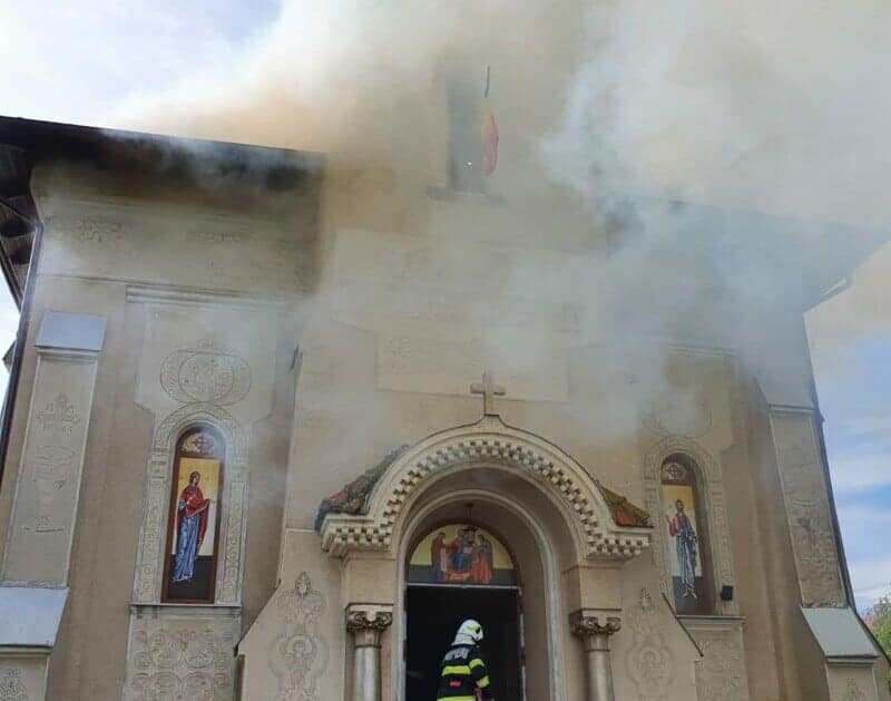 salaj biserica incendiu